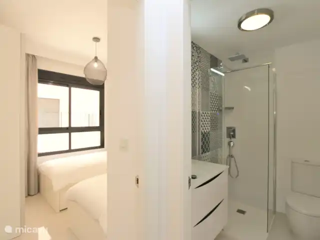 Bel appartement proche de la plage | Espagne, Costa Blanca, Torre de la Horadada - appartement Chambre + Salle de bain