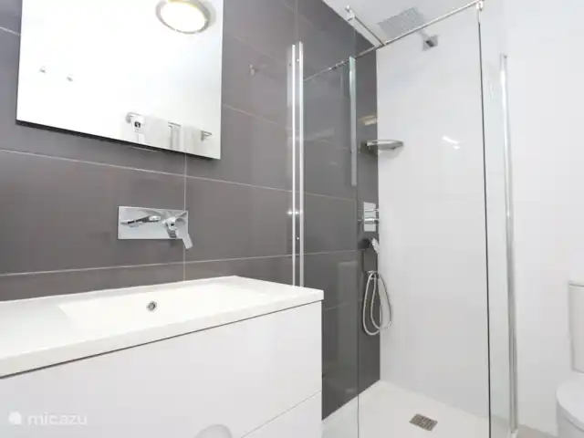 Bel appartement proche de la plage | Espagne, Costa Blanca, Torre de la Horadada - appartement Salle de bain avec douche à l’italienne