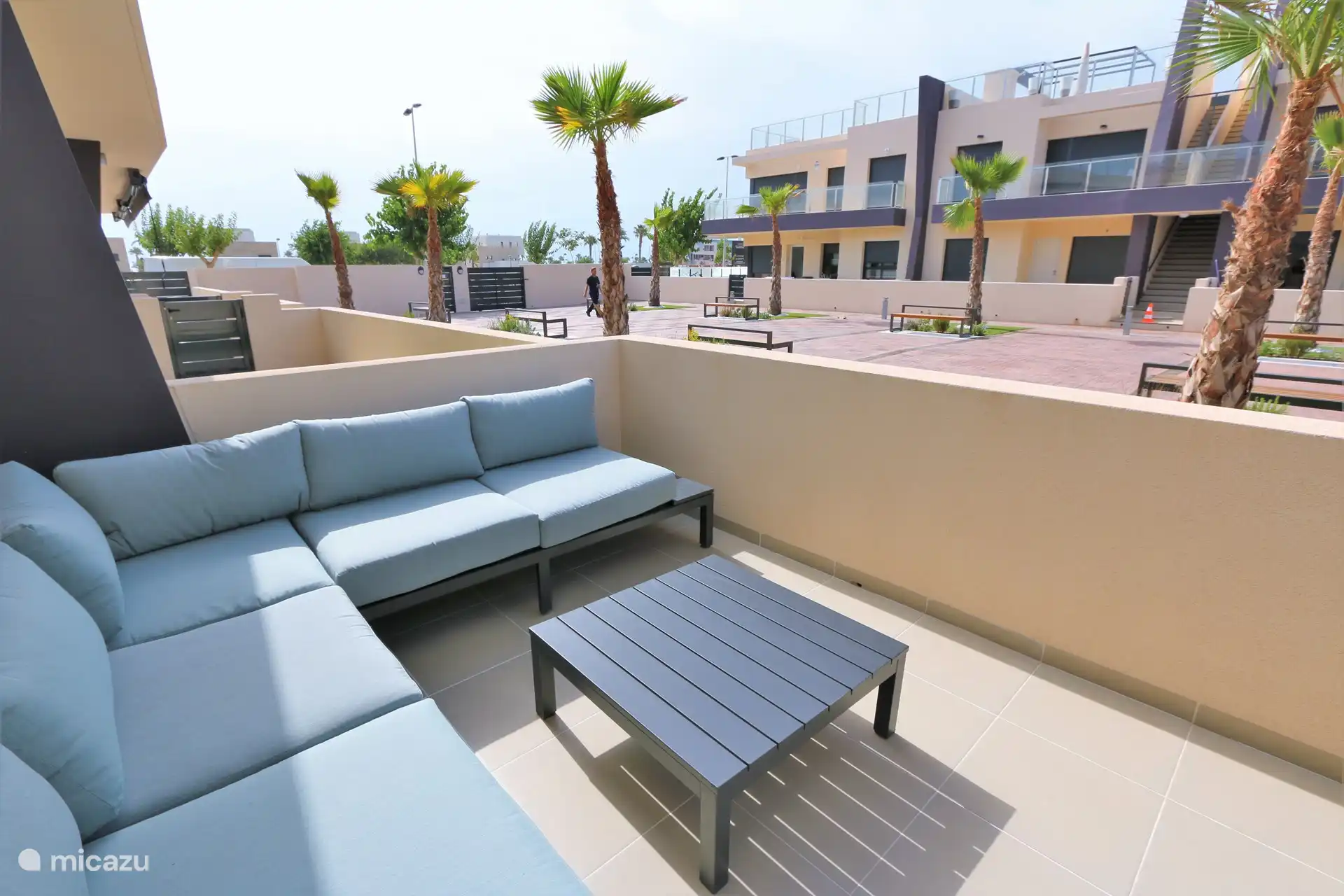 Vorgarten mit Lounge-Set