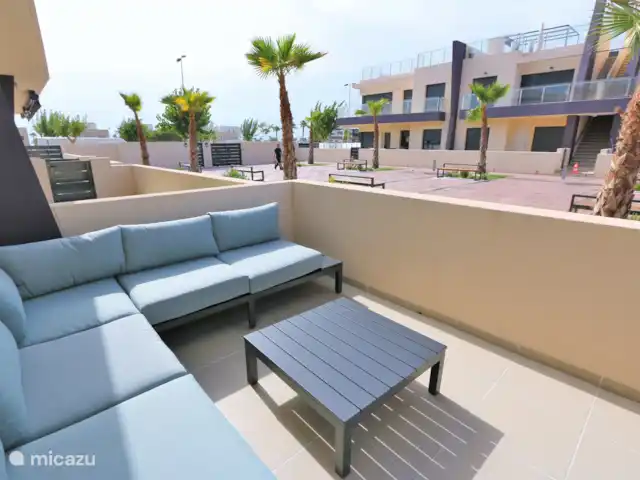 Bel appartement proche de la plage | Espagne, Costa Blanca, Torre de la Horadada - appartement Jardin avant avec salon