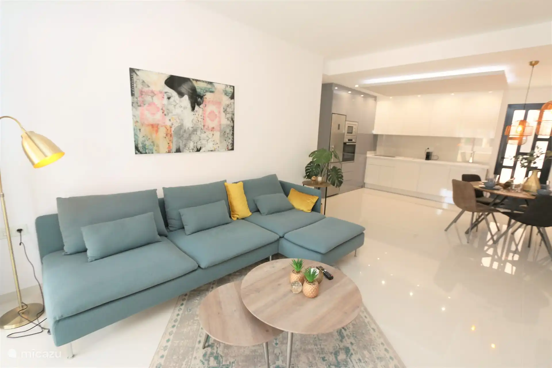 Geräumiges Wohnzimmer