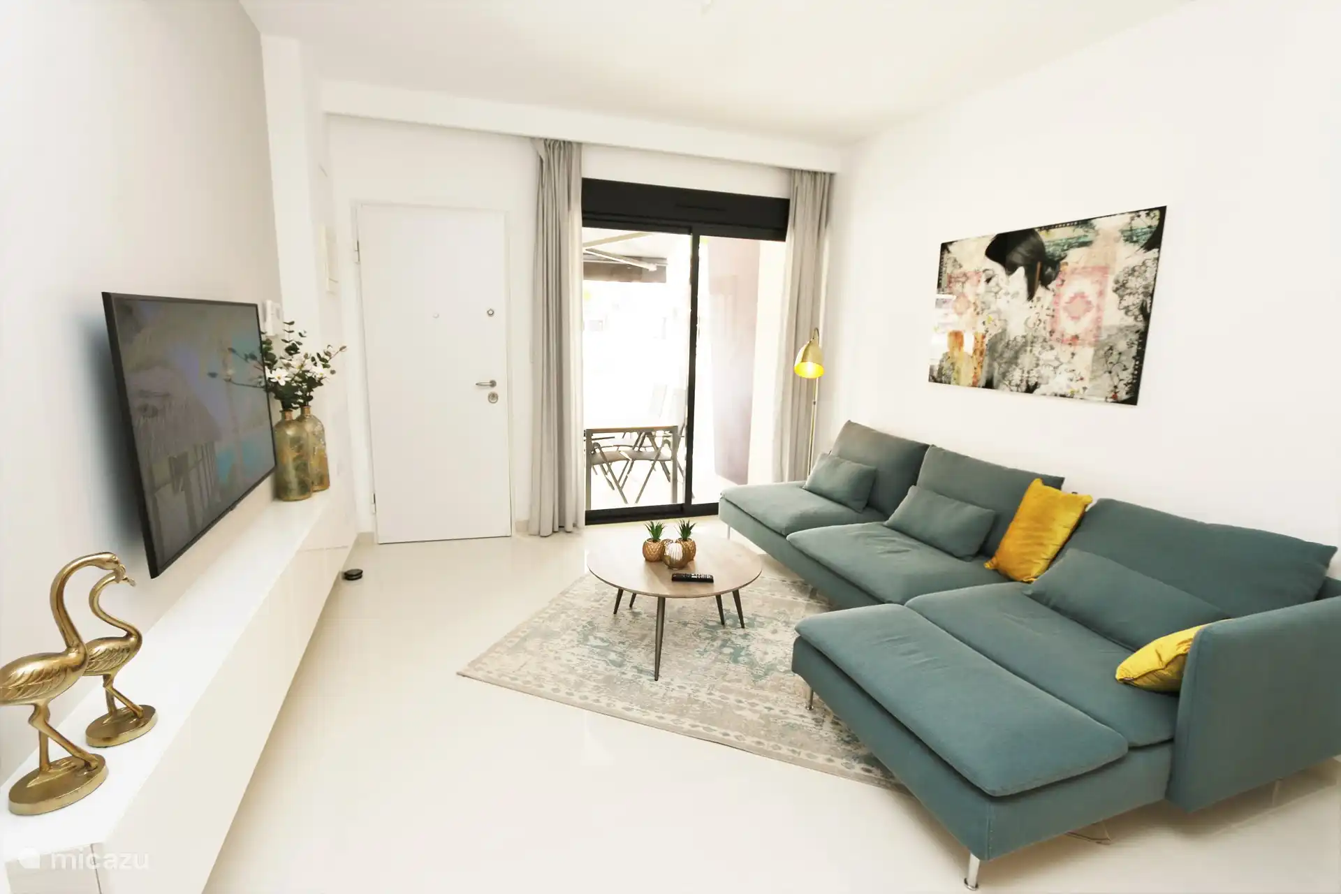 Geräumiges Wohnzimmer