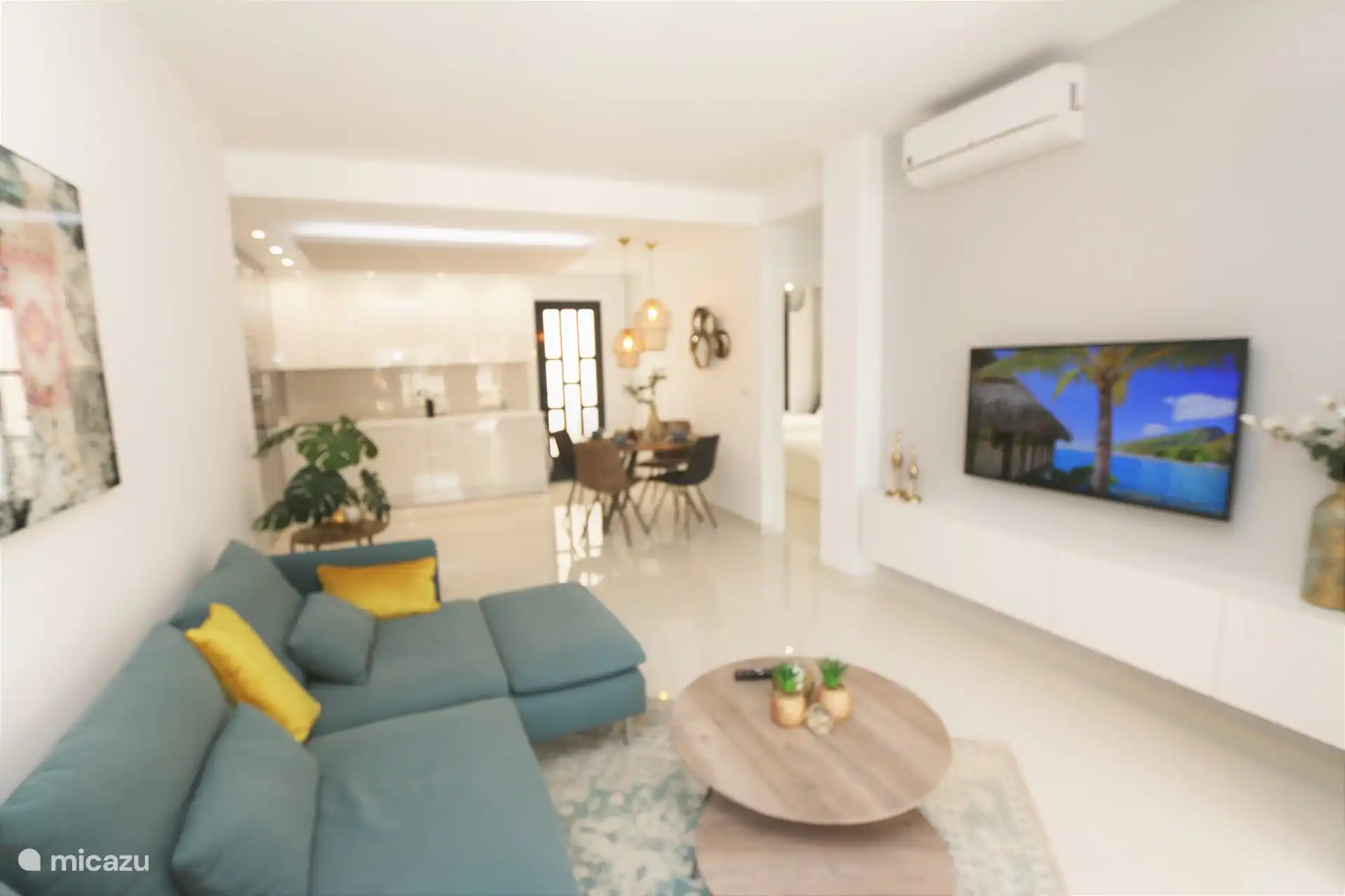 Geräumiges Wohnzimmer