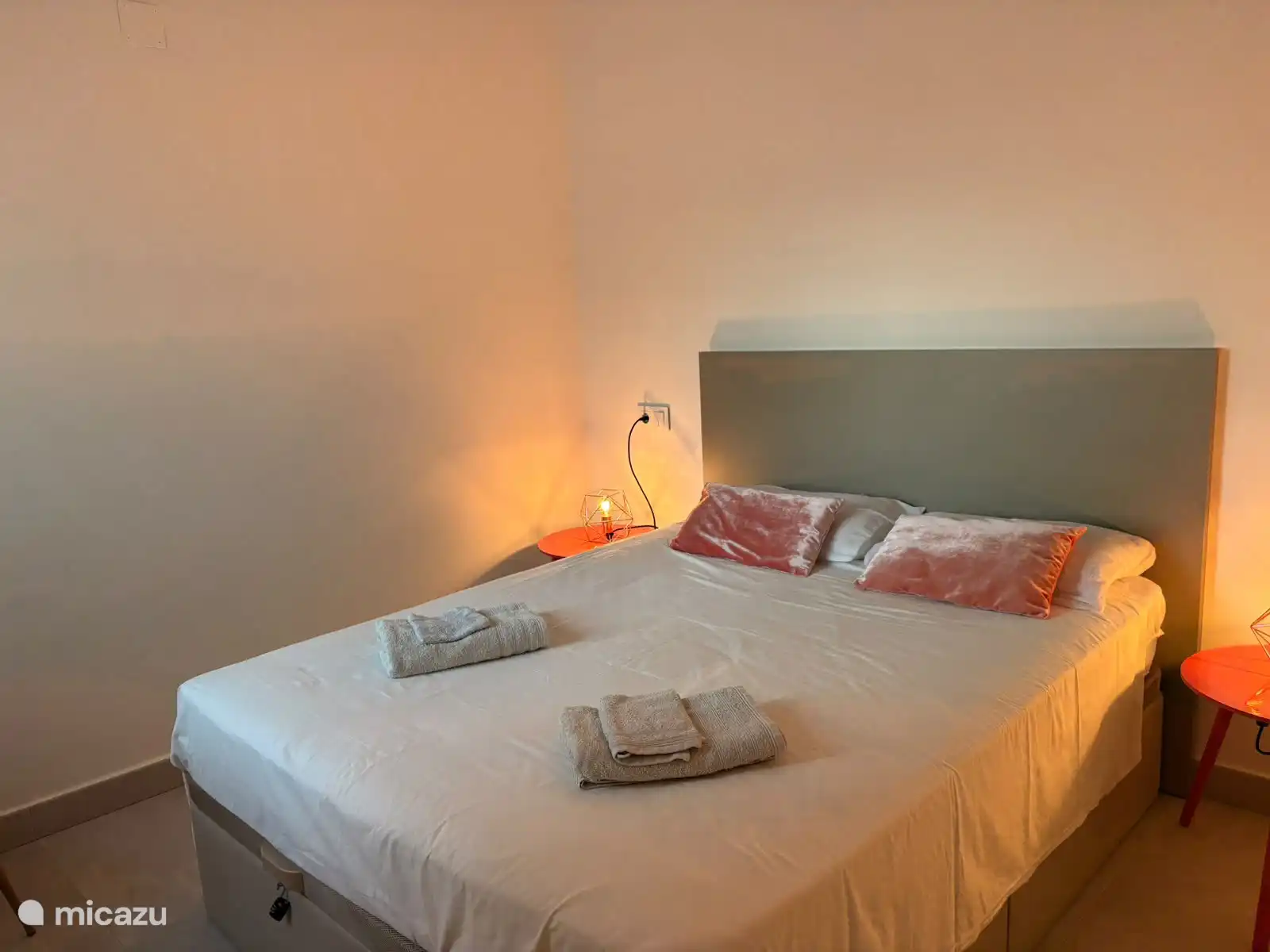 Slaapkamer met tweepersoonsbed