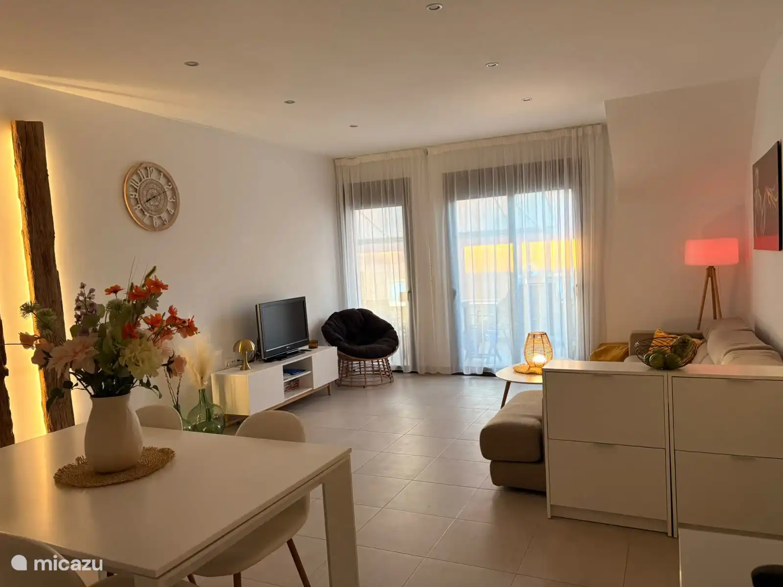 Living met comfortabele bank
