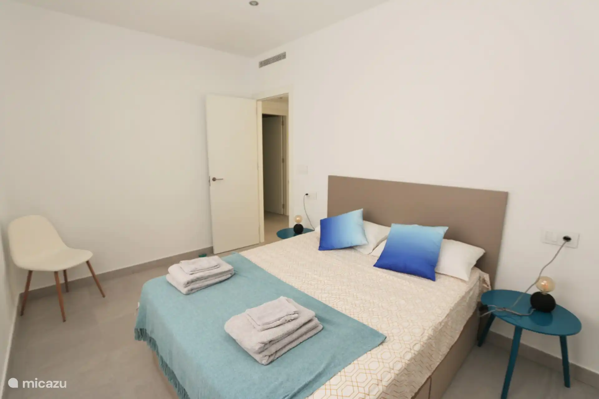 Schlafzimmer mit Doppelbett