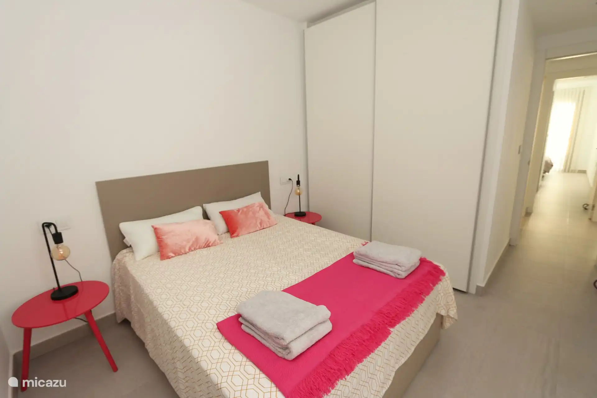 Schlafzimmer mit Doppelbett