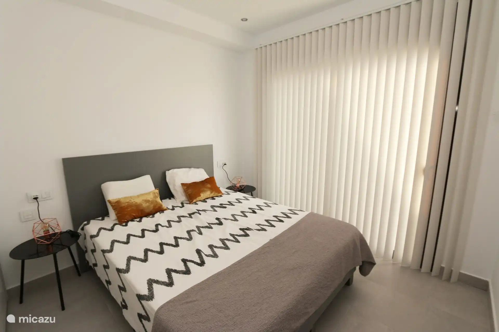 Schlafzimmer mit Doppelbett