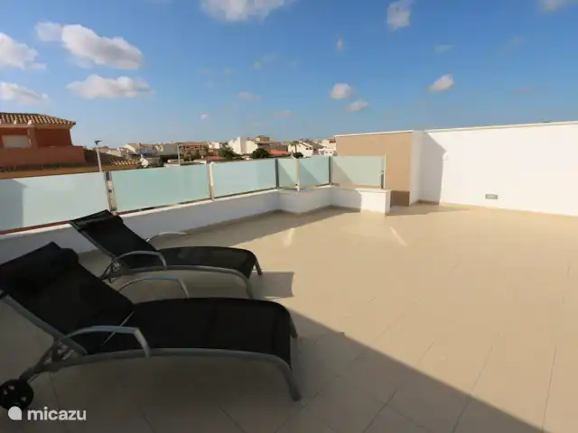 Penthouse in Pilar de la Horadada huren in Spanje, Costa Blanca, Pilar de la Horadada - penthouse Terras met loungesoelen