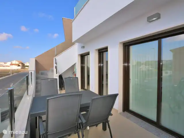 Penthouse in Pilar de la Horadada huren in Spanje, Costa Blanca, Pilar de la Horadada - penthouse Balkon met eettafel
