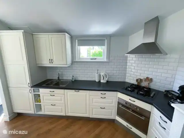Cottage Felicity - Family Home huren in Nederland, Gelderland, Beekbergen - chalet Uitgeruste keuken. Voldoende koffie/thee, olie, peper en zout en keukentextiel, keukenpapier en zeep is standaard.