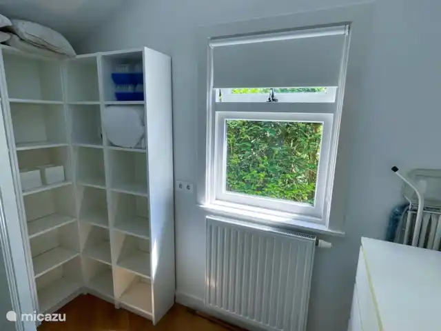 Cottage Felicity - Family Home huren in Nederland, Gelderland, Beekbergen - chalet Inloopkast met voldoende ruimte voor het hele gezin