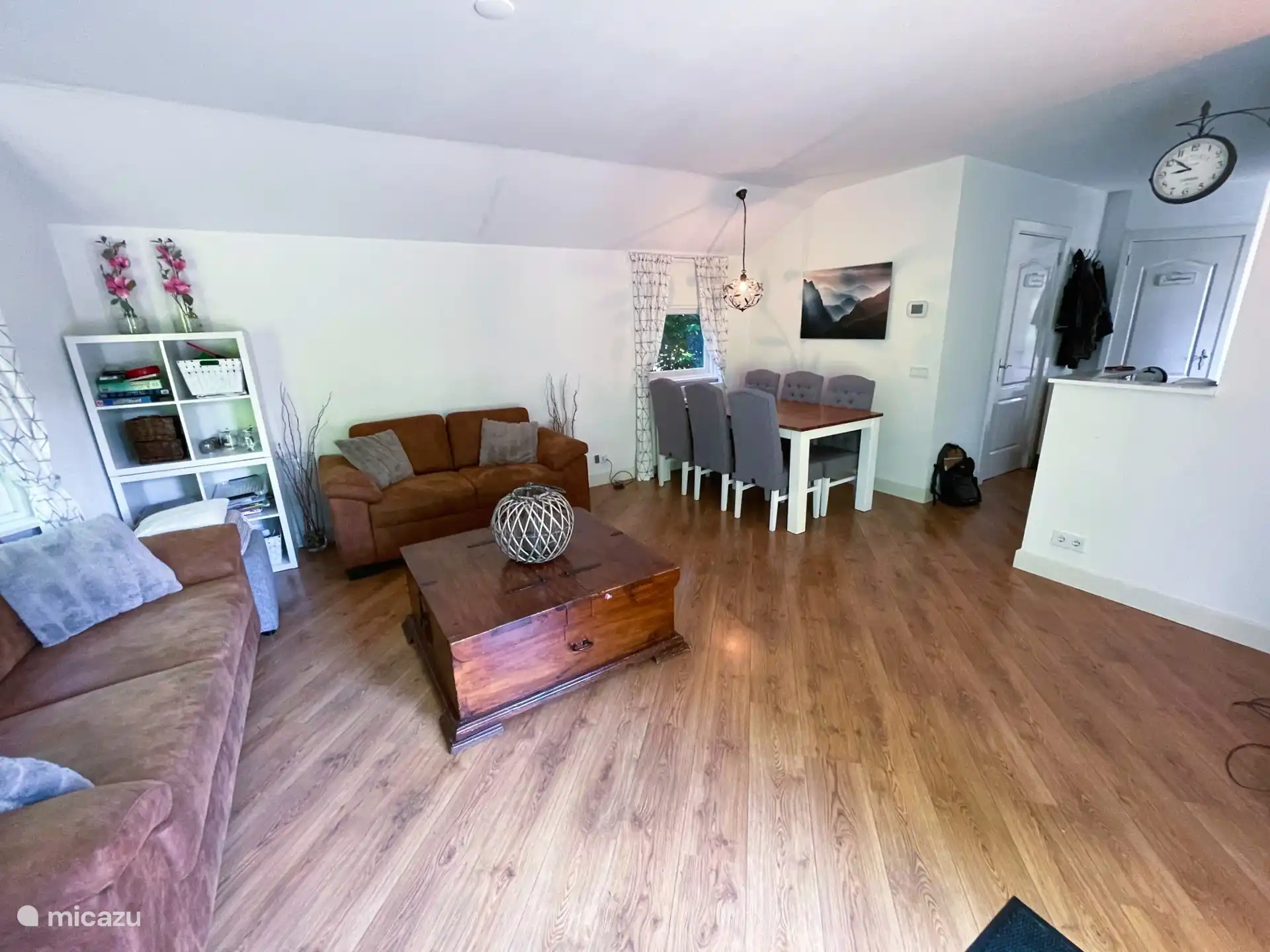 Gezellige comfortabele zithoek met smart tv
