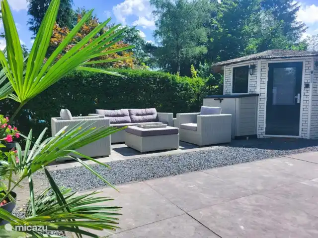 Cottage Felicity - Family Home huren in Nederland, Gelderland, Beekbergen - chalet Zonnige tuin met schuurtje