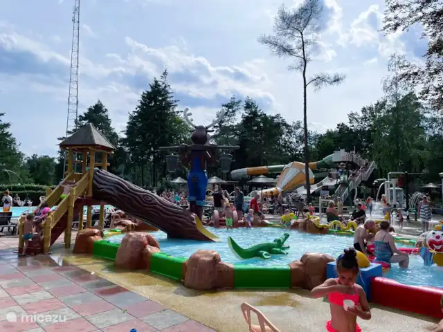 Cottage Felicity - Family Home huren in Nederland, Gelderland, Beekbergen - chalet Apart kinderbad met kleine glijbaan en spray park
