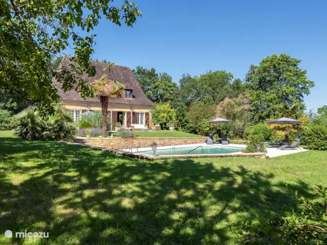 La Perla de Pradal en Francia, Dordoña, Siorac-en-Périgord - casa vacacional Jardín, casa y piscina
