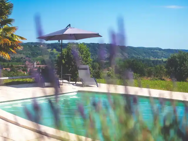 La Perla de Pradal en Francia, Dordoña, Siorac-en-Périgord - casa vacacional Piscina y vista