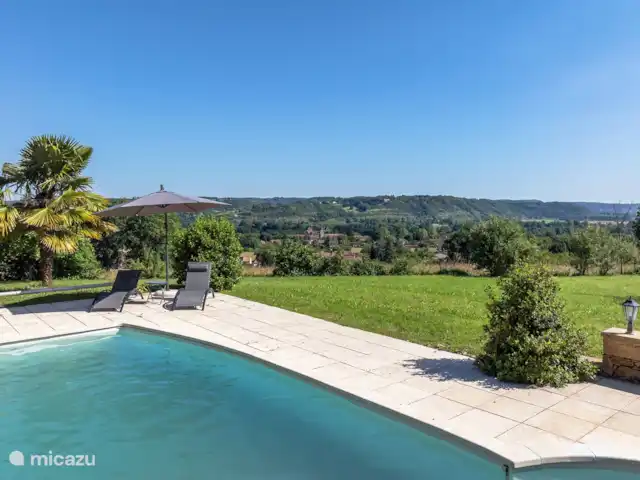 La Perla de Pradal en Francia, Dordoña, Siorac-en-Périgord - casa vacacional Vista y piscina