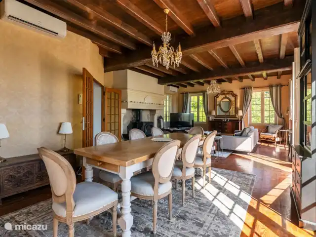 La Perla de Pradal en Francia, Dordoña, Siorac-en-Périgord - casa vacacional Comedor