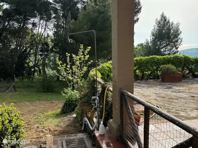 Villa Rose e Fiori (a 6 km del mar) en Italia, Marche, Potenza Picena - villa Jardín alrededor de la casa