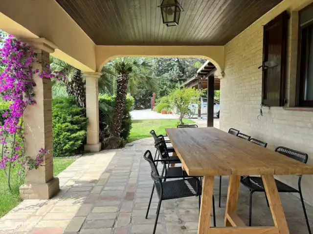 Villa Rose e Fiori (a 6 km del mar) en Italia, Marche, Potenza Picena - villa Terraza cubierta