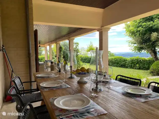 Villa Rose e Fiori (a 6 km del mar) en Italia, Marche, Potenza Picena - villa Terraza cubierta