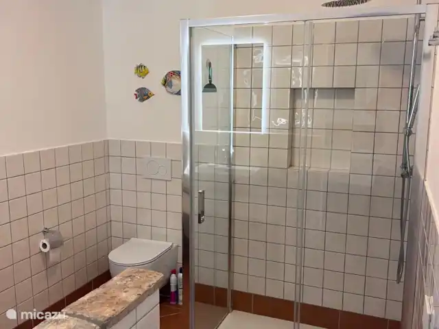 Villa Rose e Fiori (a 6 km del mar) en Italia, Marche, Potenza Picena - villa Baño en la planta baja