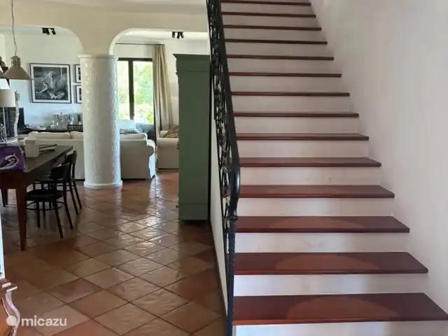 Villa Rose e Fiori (a 6 km del mar) en Italia, Marche, Potenza Picena - villa Escaleras a la cima