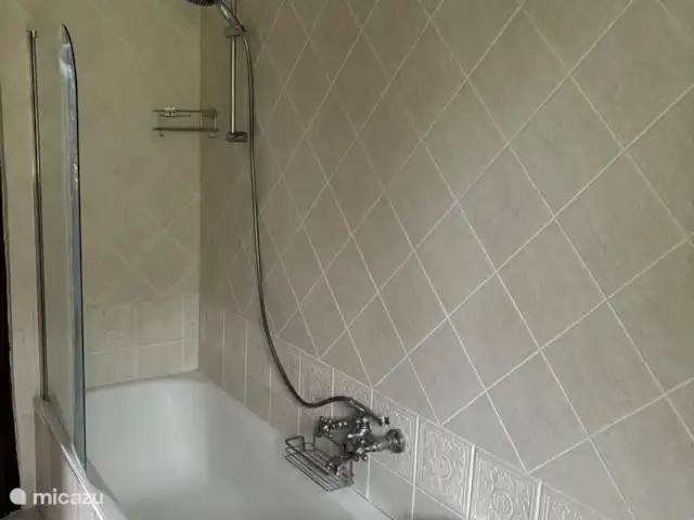 Villa Rose e Fiori (a 6 km del mar) en Italia, Marche, Potenza Picena - villa Baño en planta alta