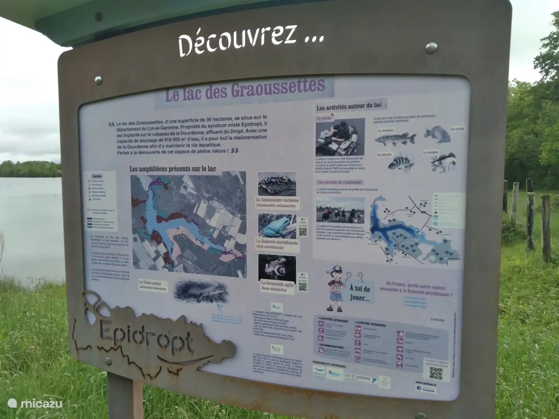 Explanation sign in the parking lot at the lake