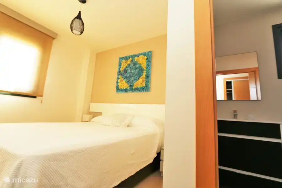 Schlafzimmer mit Doppelbett