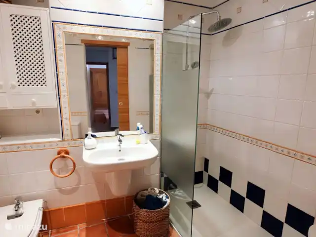 Maison de plage au bord de la mer | Espagne, Costa Blanca, Torre de la Horadada - maison de vacances Salle de bain avec douche à l’italienne