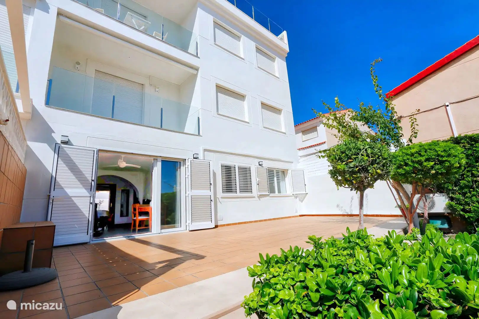 Beach house right by the sea