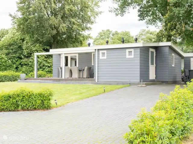 Perdrix  | Pays-Bas, Overijssel, Lattrop - chalet À l’avant avec grange séparée sur la droite