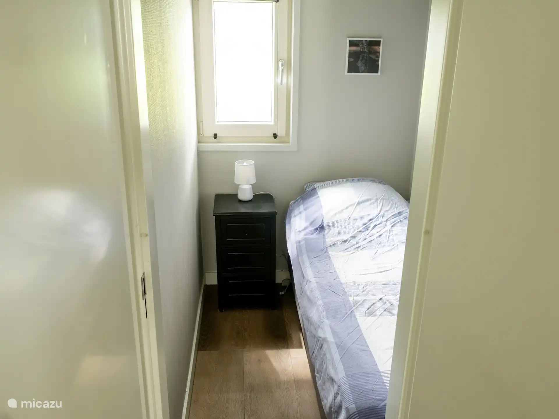 Schlafzimmer 3 mit 1 Bett und Hängeschrank
