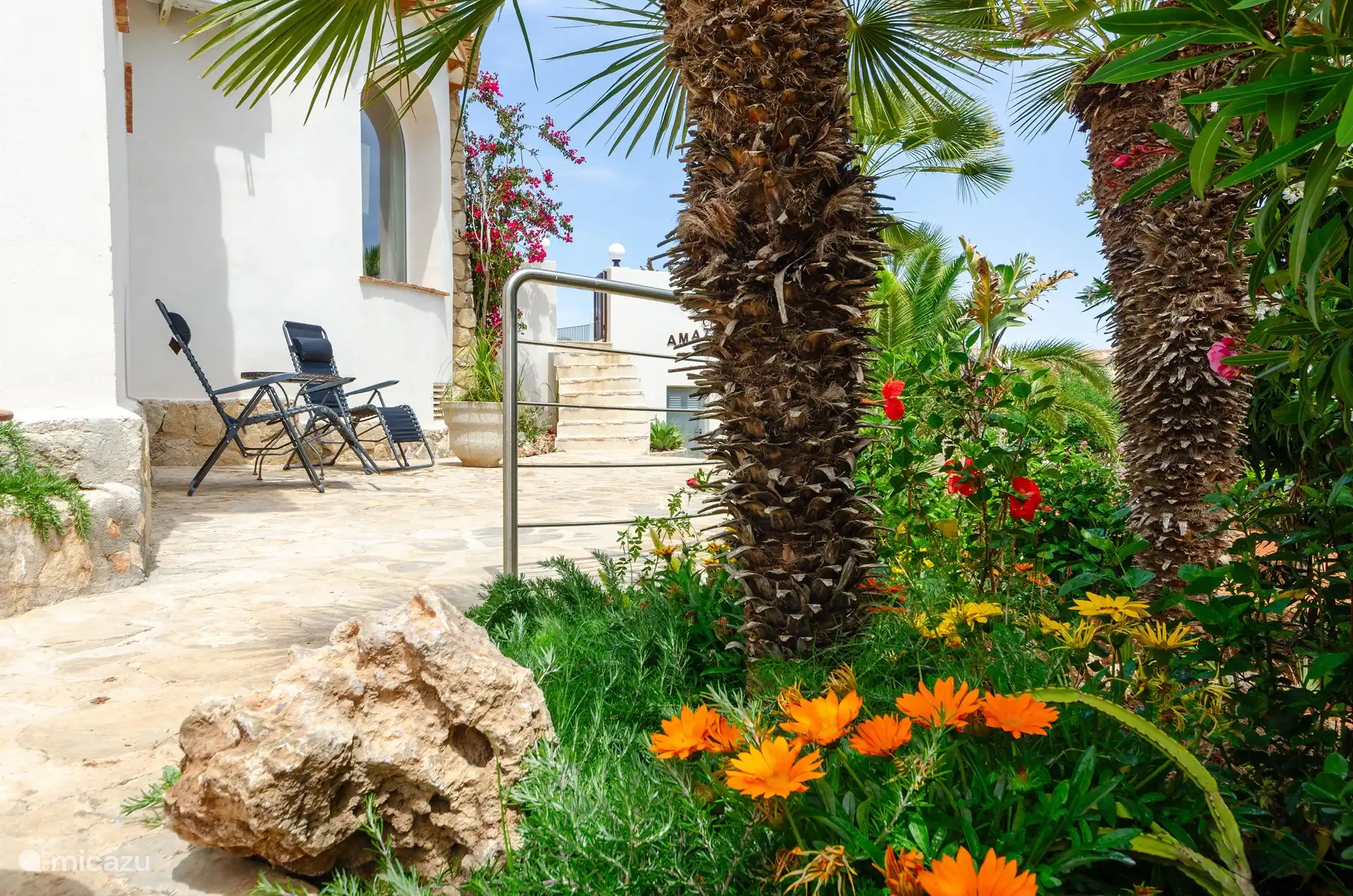 Garten und eine der Terrassen der Villa