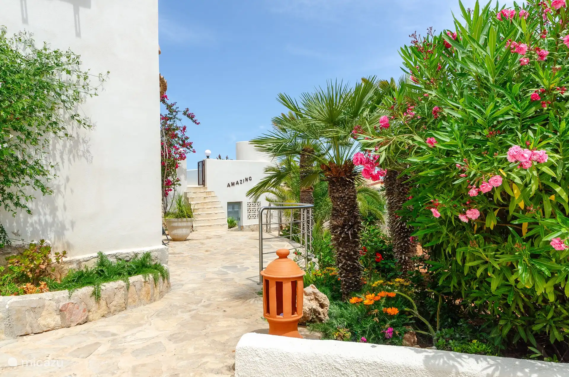 Garten und Zugang zur Villa