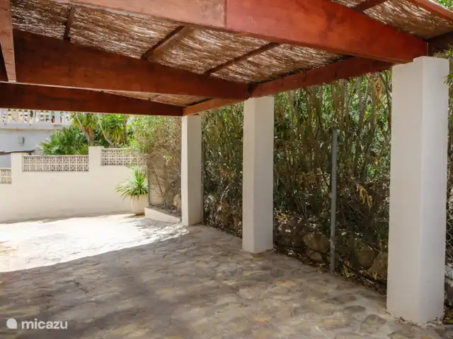 Xénophilie VI | Espagne, Costa Blanca, Benitachell - villa Parking ombragé pour deux petites ou une grande voiture