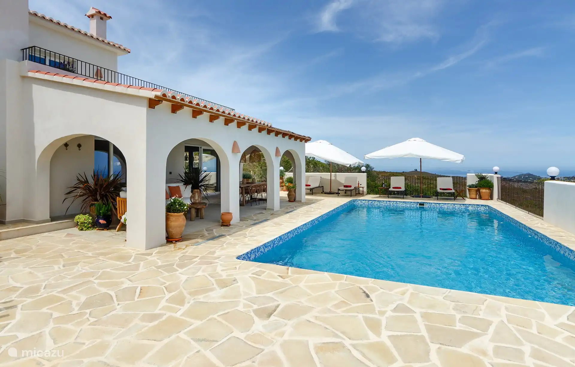 Beheizter Pool und Naya 