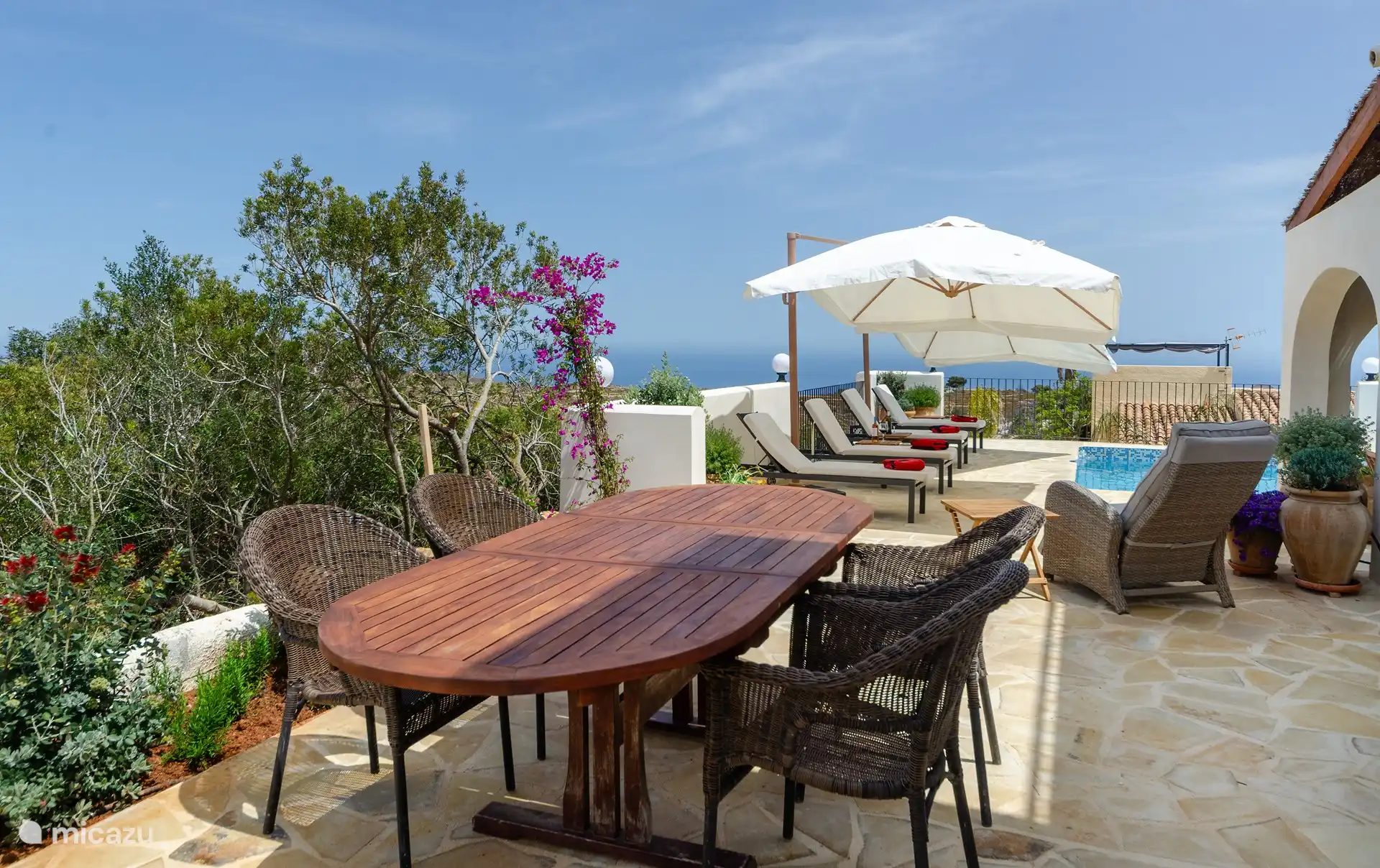 Terrassentisch mit schöner Aussicht