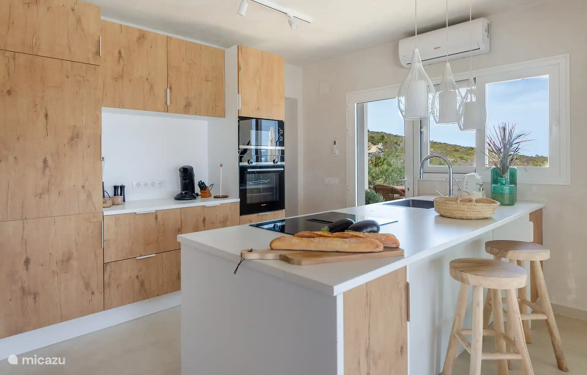 Voll ausgestattete Küche