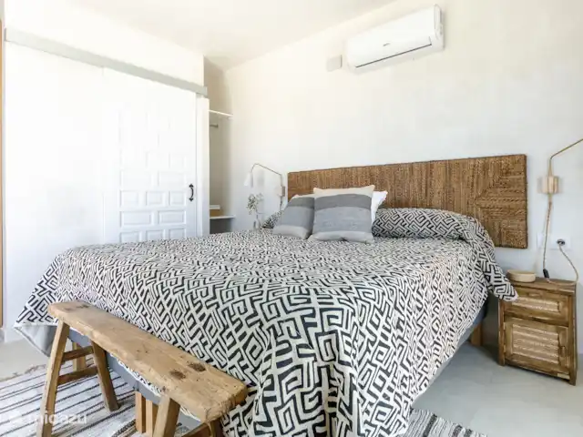 Xénophilie VI | Espagne, Costa Blanca, Benitachell - villa Chambre principale avec salle de bain attenante et accès à la terrasse