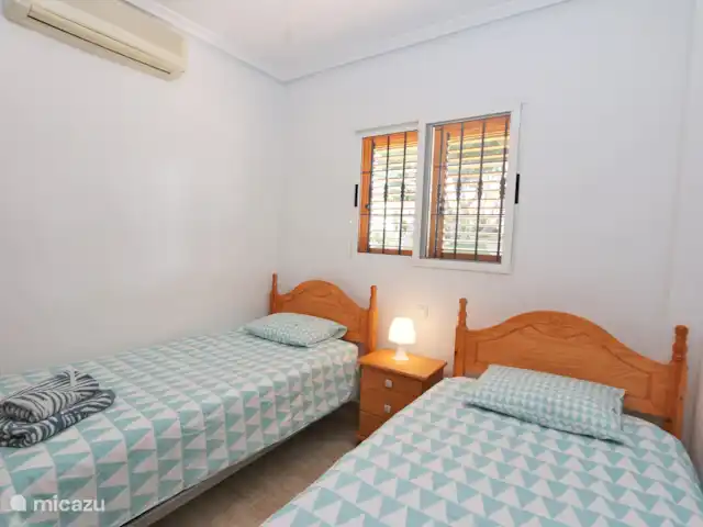 Maison d’angle près des plages | Espagne, Costa Blanca, Mil Palmeras - maison de vacances Chambre avec deux lits simples