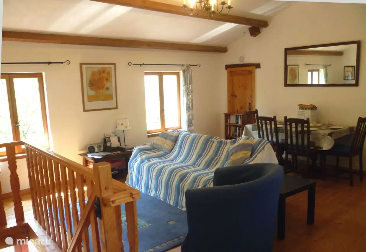 Im Obergeschoss offenes Wohnzimmer/Küche/Esszimmer