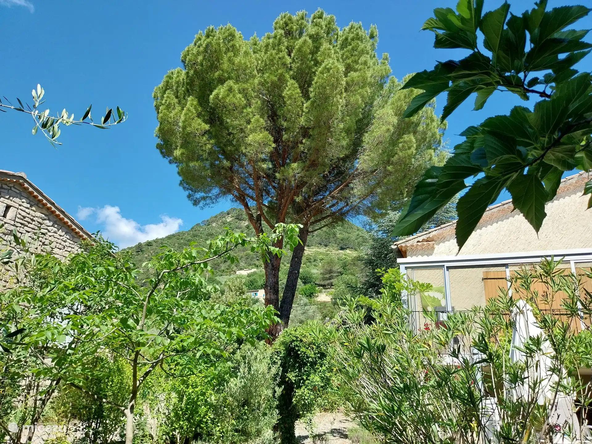 A orillas del río: La maison du colonel en Francia, Drôme, Aubres - Villa