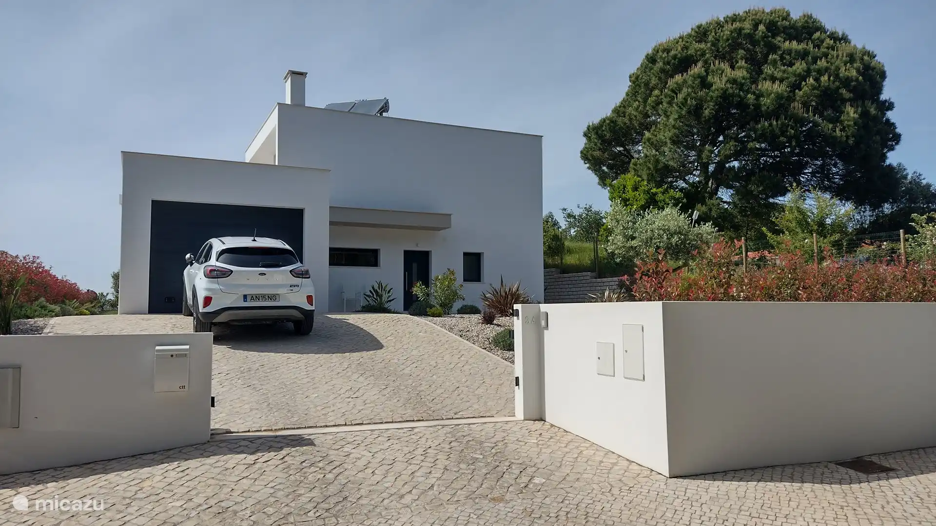 Vorderseite der Villa