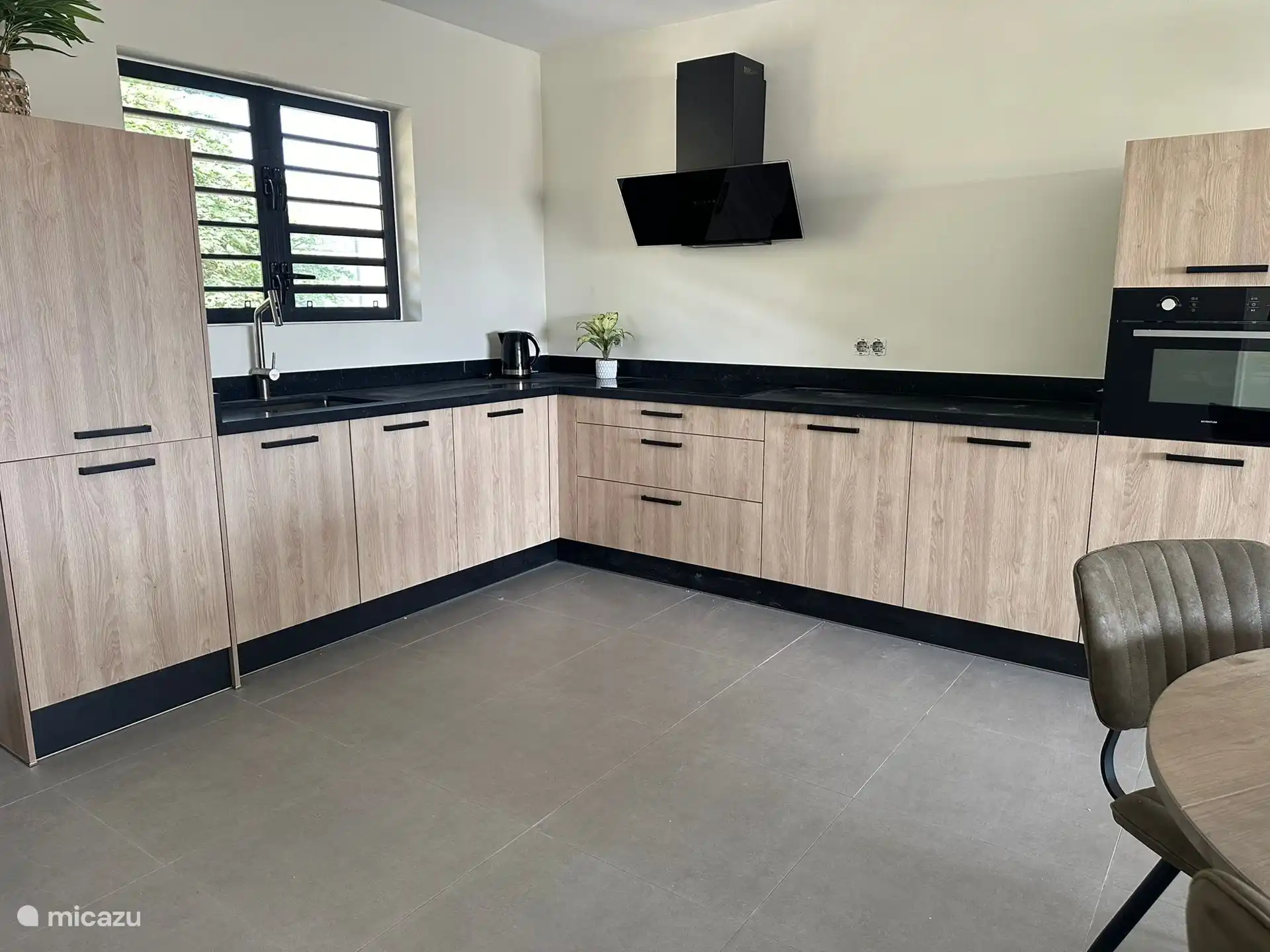 Kitchen with all appliances: dishwasher, oven, washing machine, refrigerator