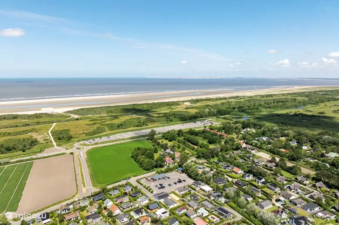 Location and surroundings