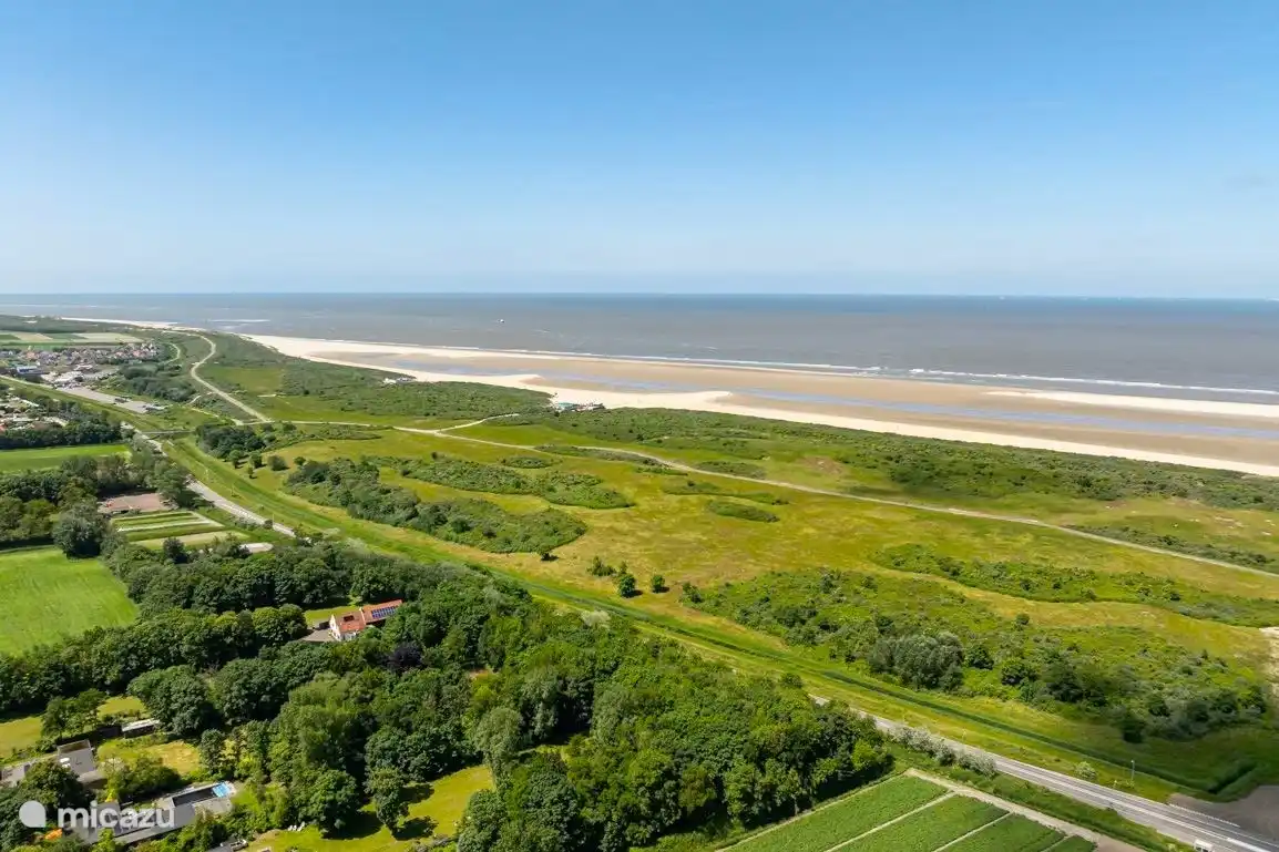 Location and surroundings