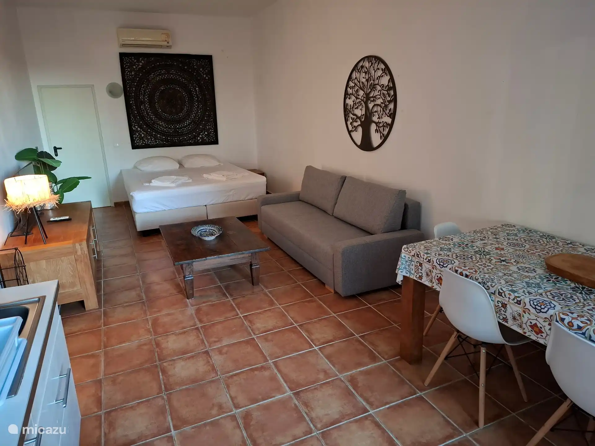 Knusse ruimte met eet- en woon/slaapgedeelte